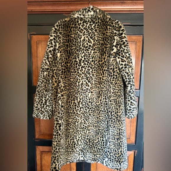 FAUX FUR COAT SIZE LARGE - Picture 2 of 4